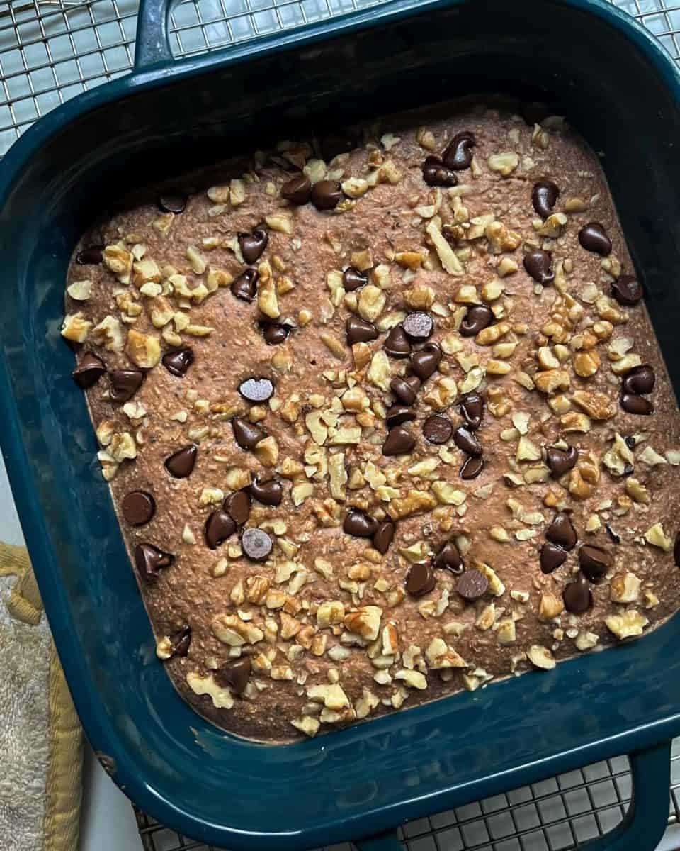 Try this recipe for Baked Oats with Nutella to mix up your weekly breakfast routine. Everything gets mixed together in the blender, then baked in the oven for a fast and nutritious breakfast with just enough sweetness. ⁣
⁣
Click the link in my bio for the recipe! ⁣
⁣
📢📢📢 Calling all Nutella fans📢📢📢 ⁣
Please share your favorite Nutella recipes with me in the comments!! Now that I am keeping it in the pantry, I’d love to try out your favorite ways to use it. ❤